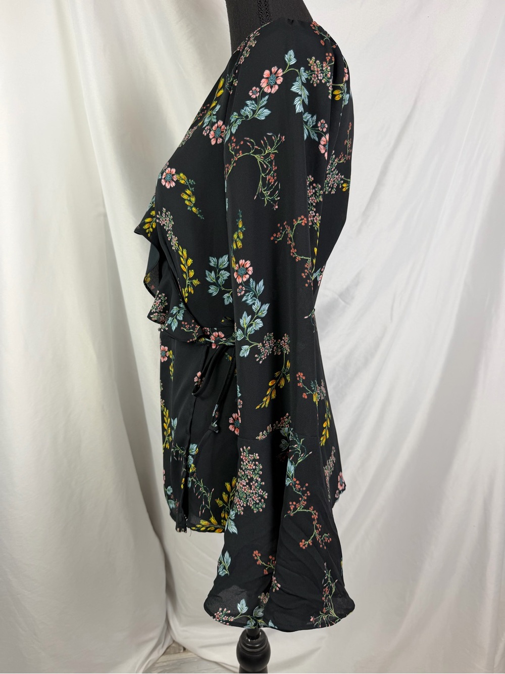 Who What Wear Black Floral Ruffle Wrap Blouse XS | Bell Sleeve Romantic Boho Top - Picture 7 of 13